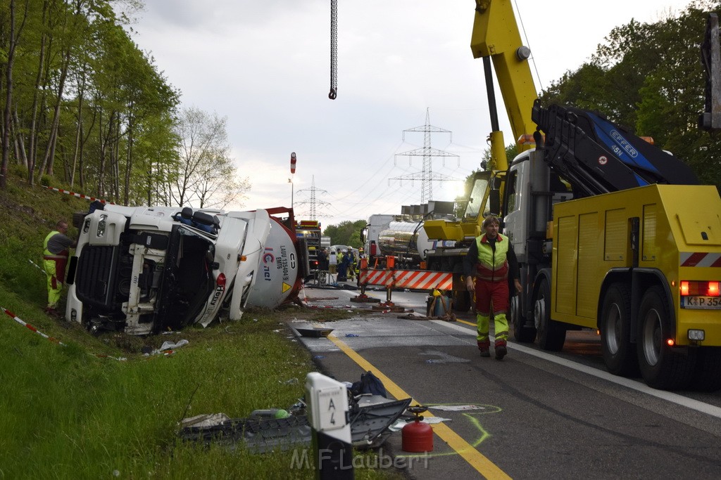 VU Gefahrgut LKW umgestuerzt A 4 Rich Koeln Hoehe AS Gummersbach P296.JPG - Miklos Laubert